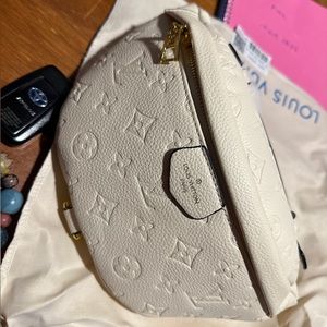 FAKE white new lv belt bag